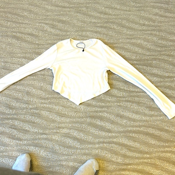 Garage Women’s  long sleeve crop top white size medium - Picture 2 of 3